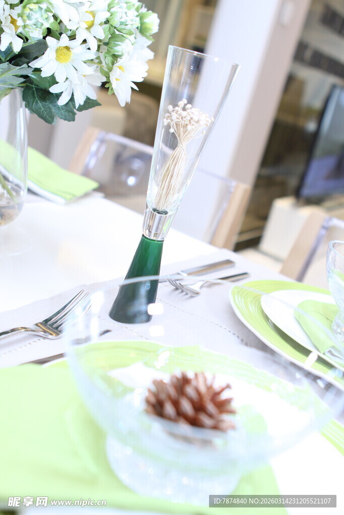 清新雅致餐桌布置