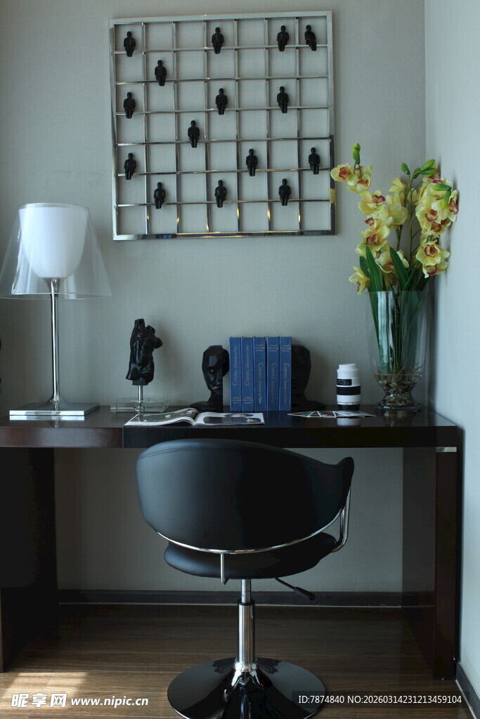 现代简约风格的书房一角