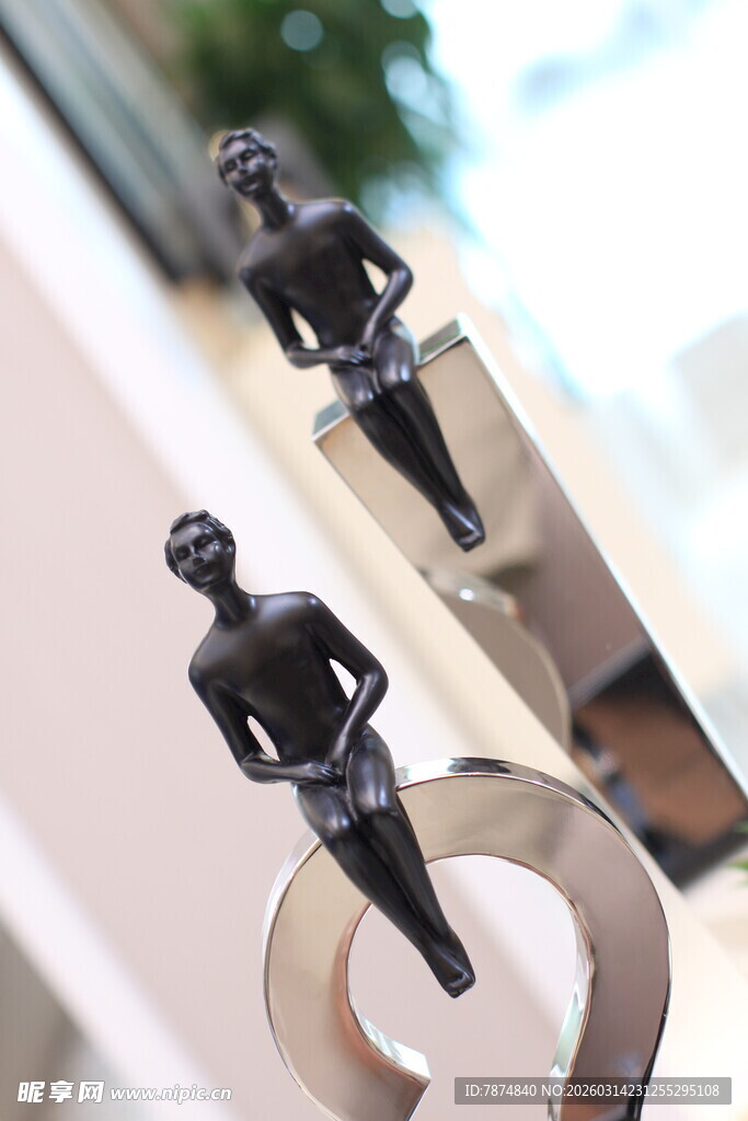 金属小人摆件 精致艺术感