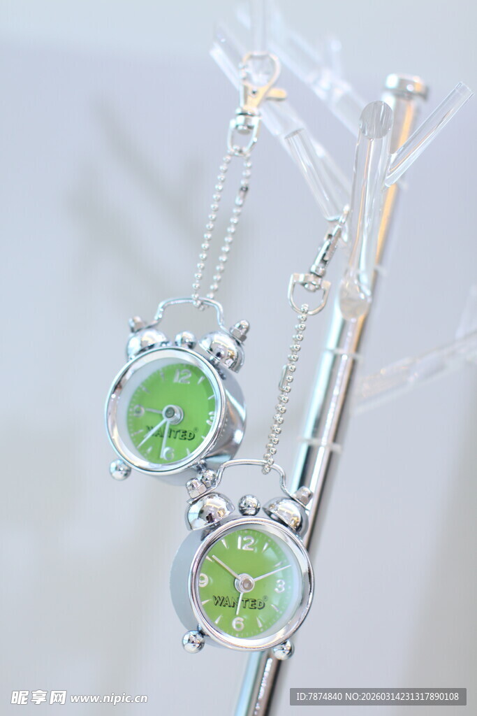 绿色宝石银耳环