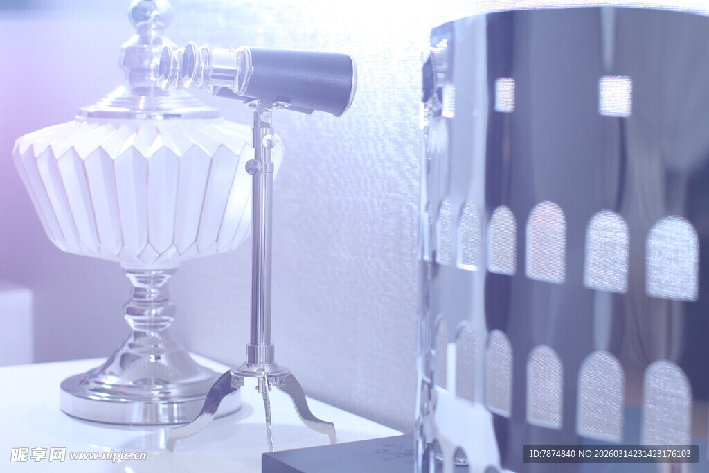 现代简约风格金属摆件