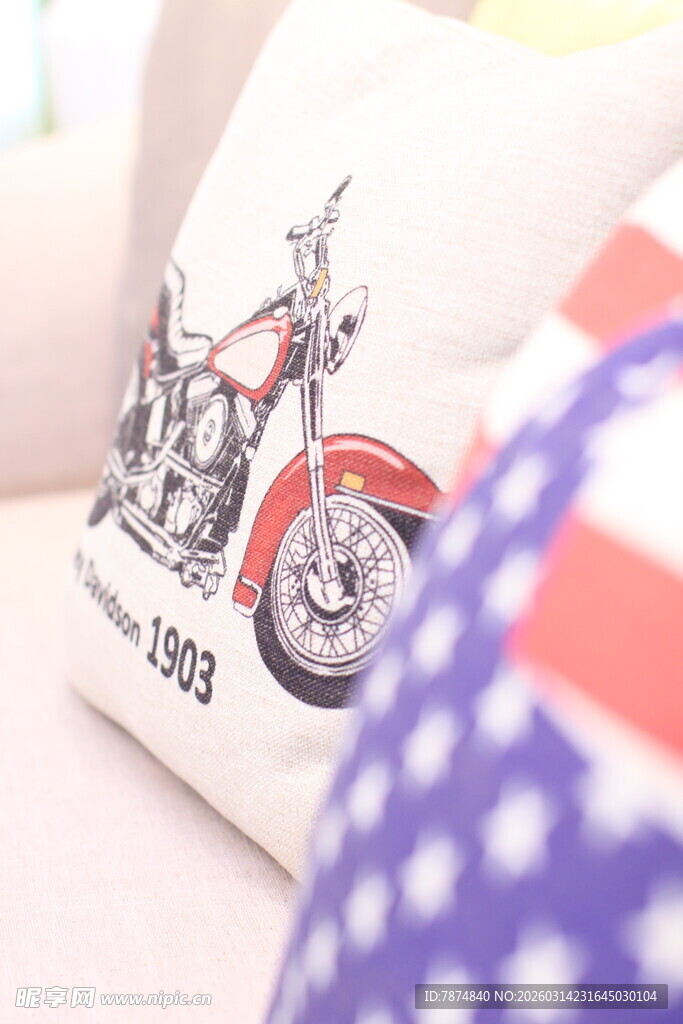 摩托车图案抱枕