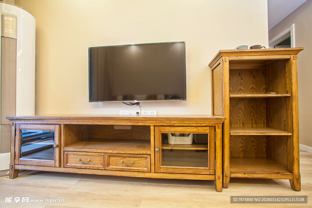 木质电视柜与置物架组合