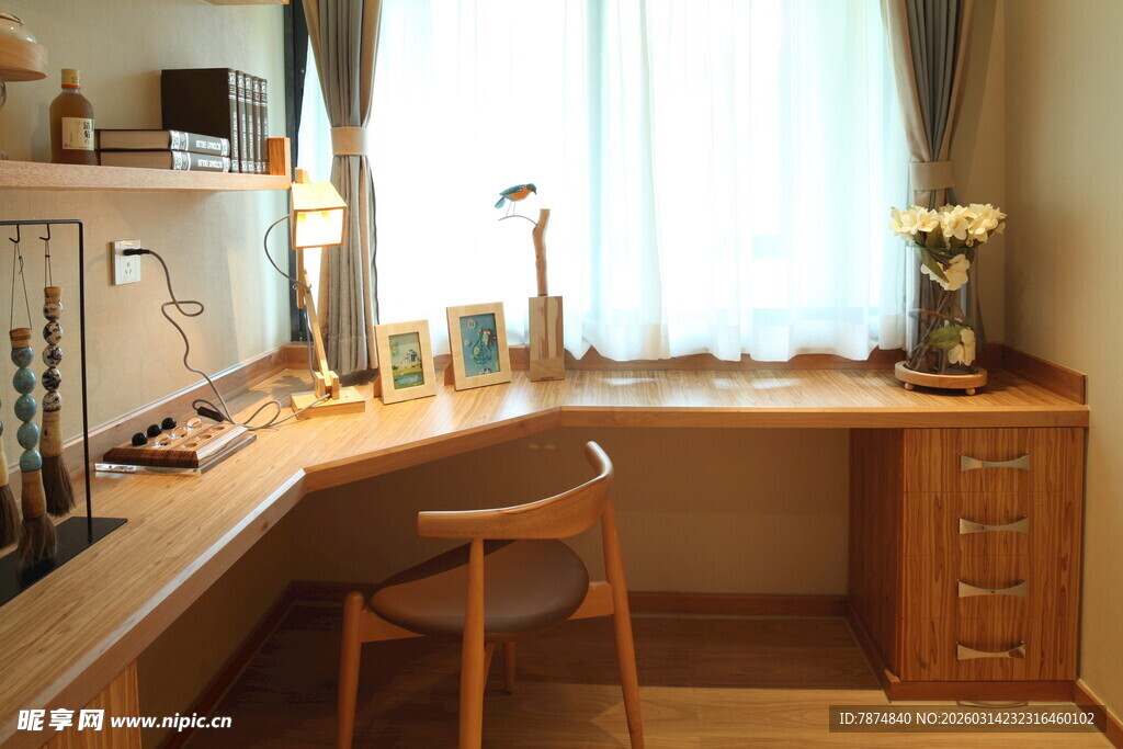 温馨简约风书桌书房一角