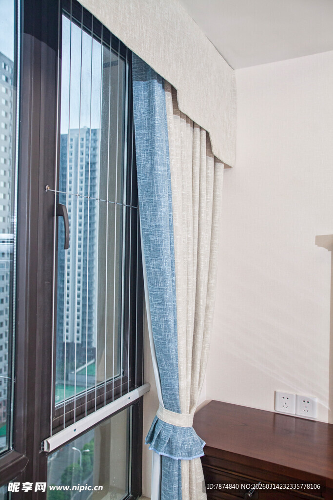 简约风格卧室窗边一角