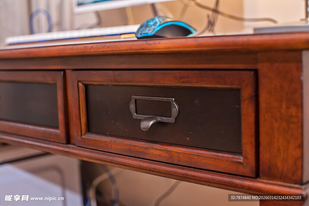 复古木质带抽屉办公桌