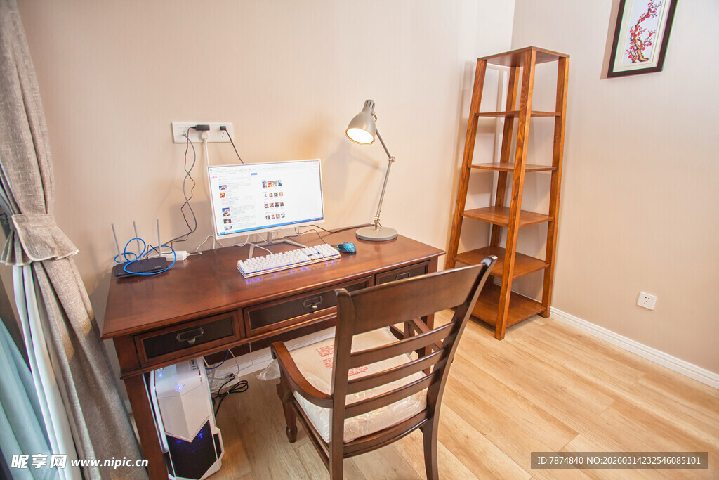 温馨简约书房一角