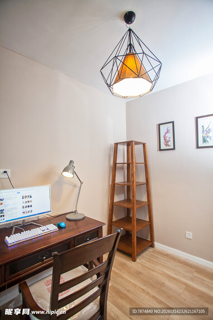 简约书房一角的静谧空间