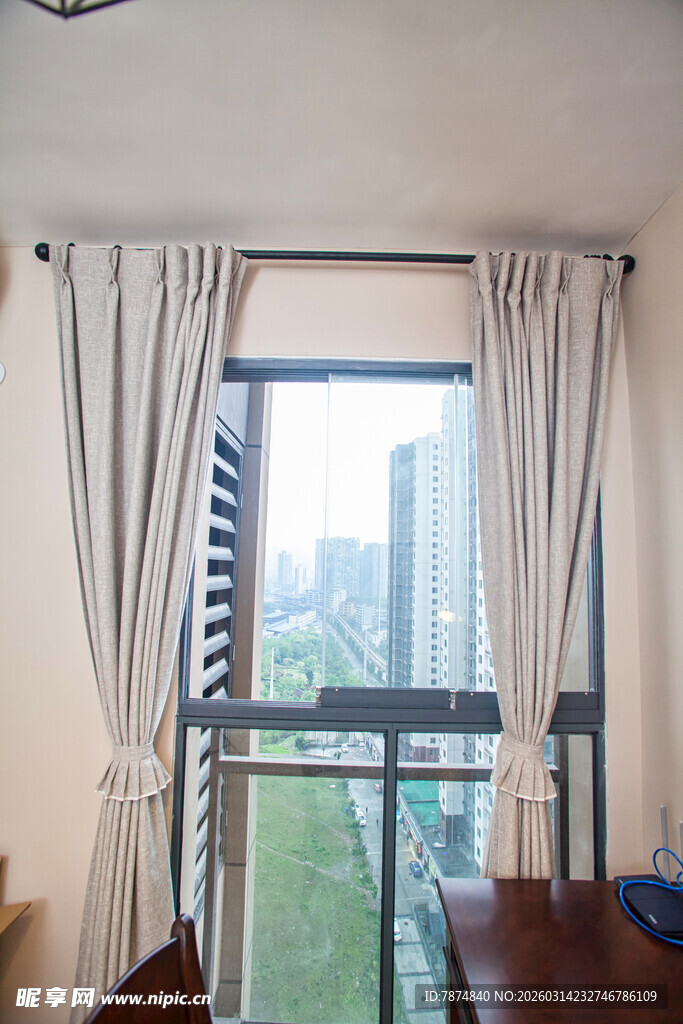 现代简约风明亮窗边一角