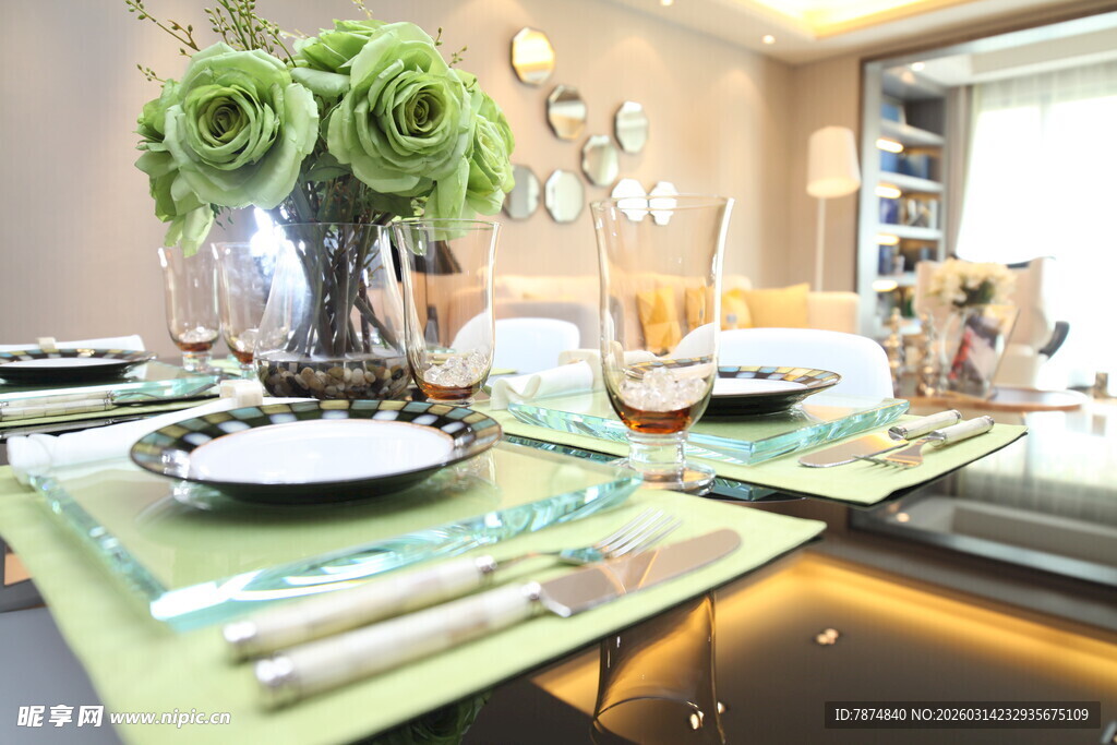 精致餐桌布置 尽显优雅格调