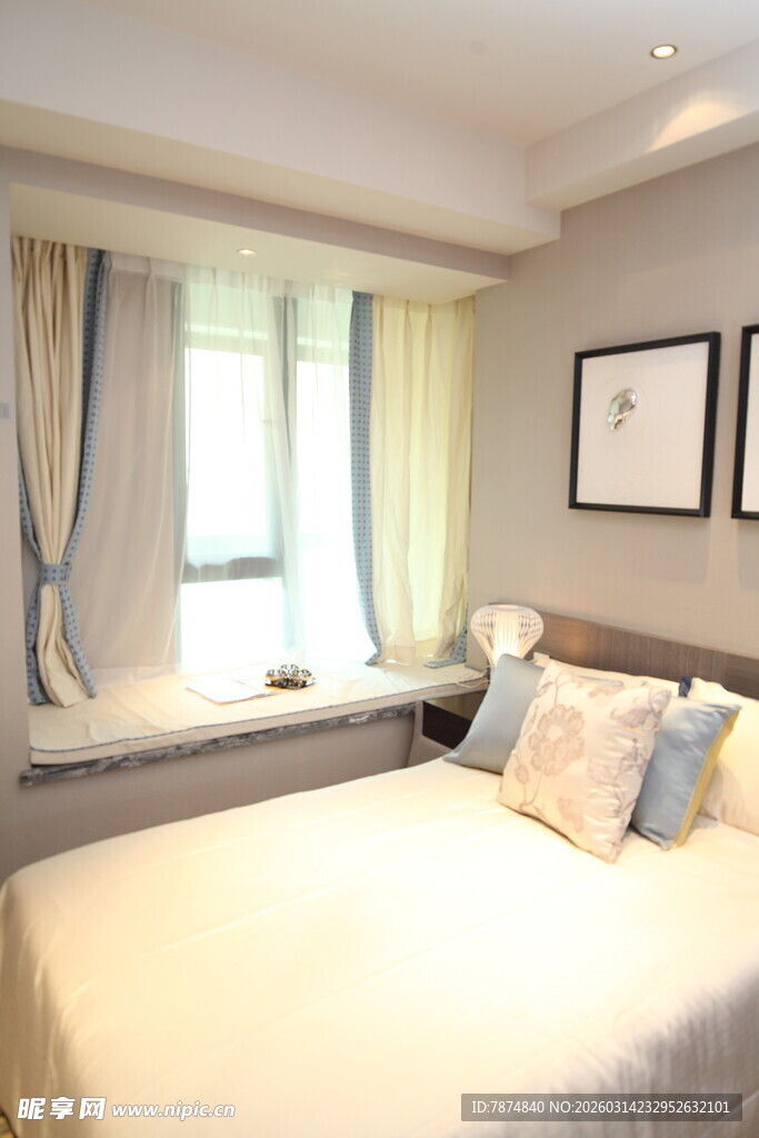 简约现代温馨卧室空间