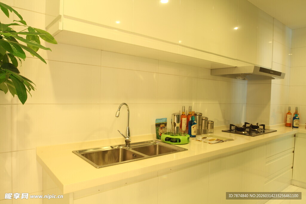 简约厨房吧台水槽角落