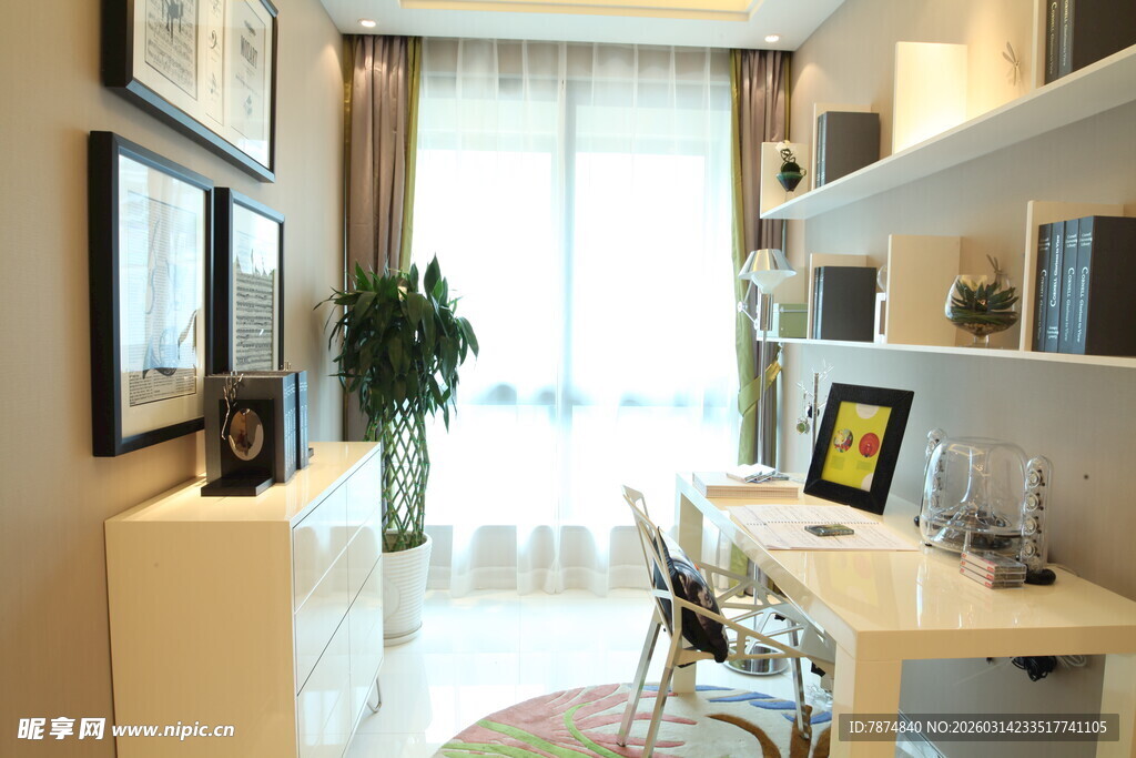 现代简约风温馨书房一角