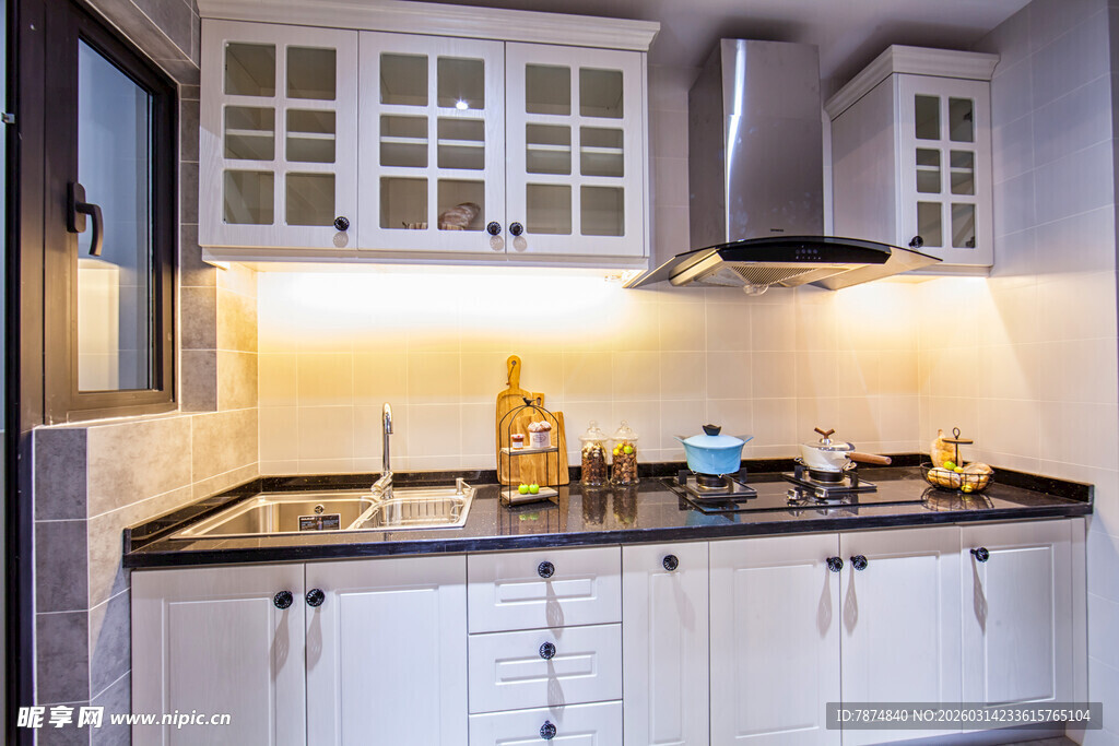 现代简约风格的温馨厨房