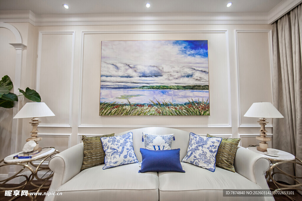 现代简约风客厅艺术挂画