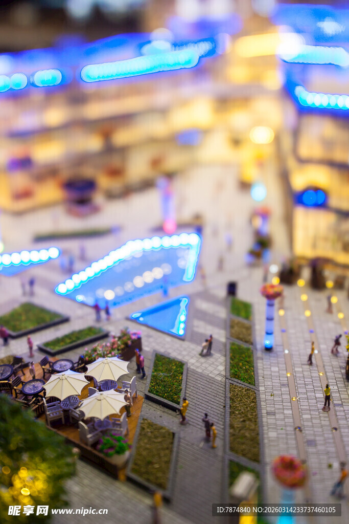 繁华璀璨的街区夜景