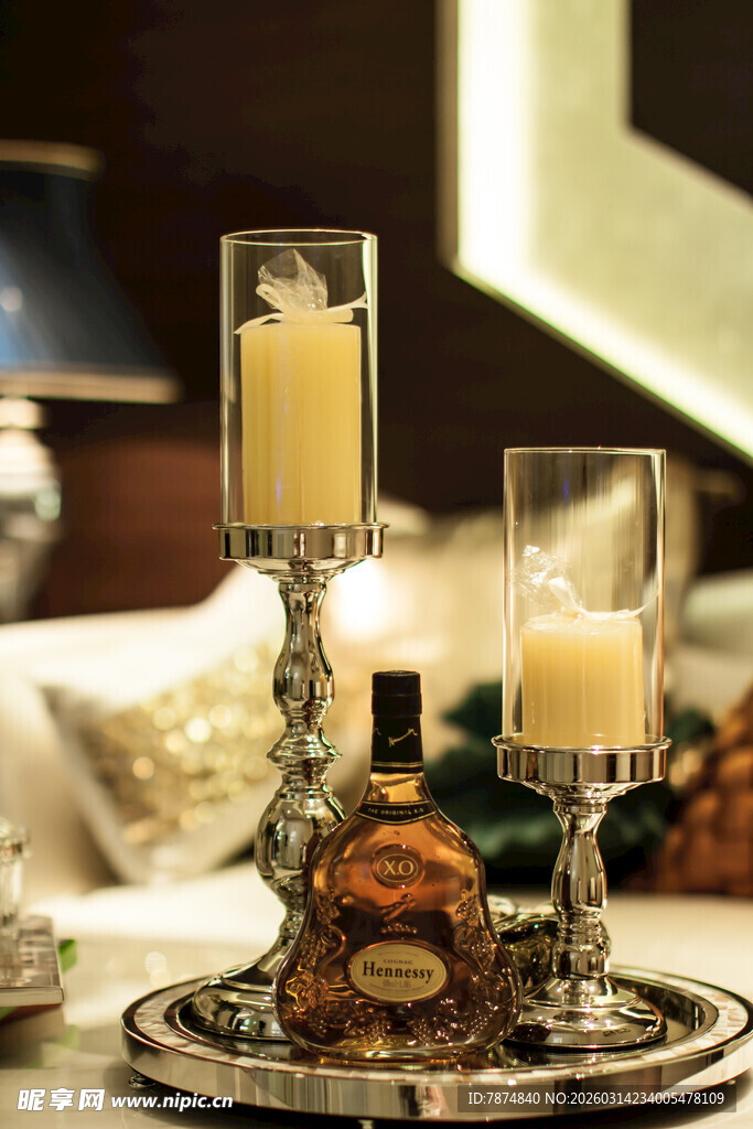 复古烛台 点亮温馨氛围