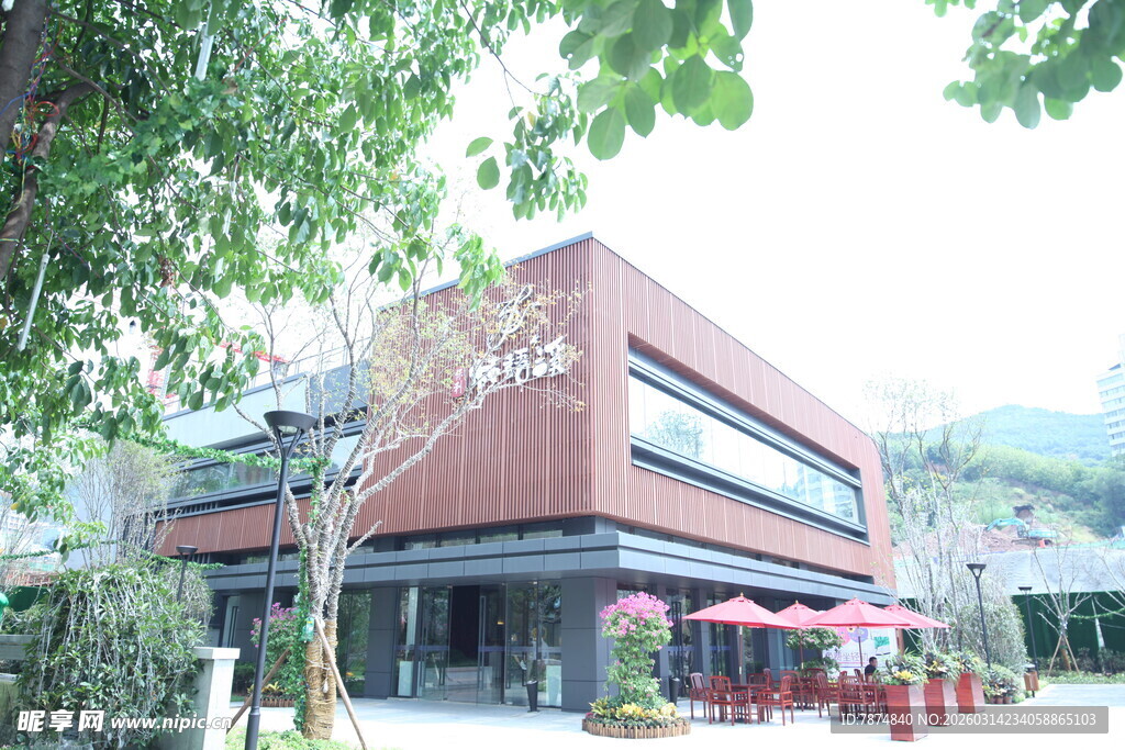 现代风格红砖建筑外观