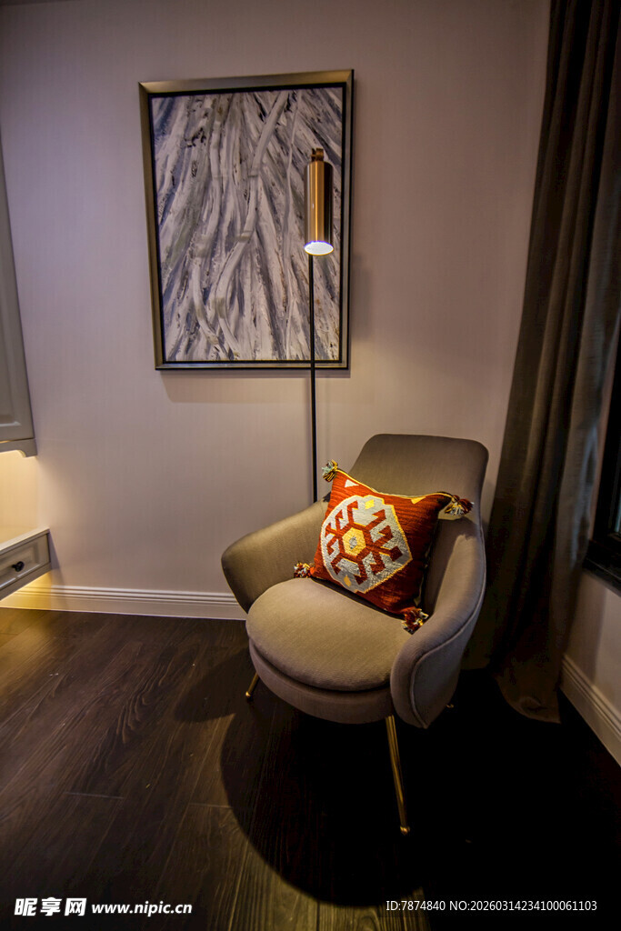 现代简约风舒适单人沙发角落