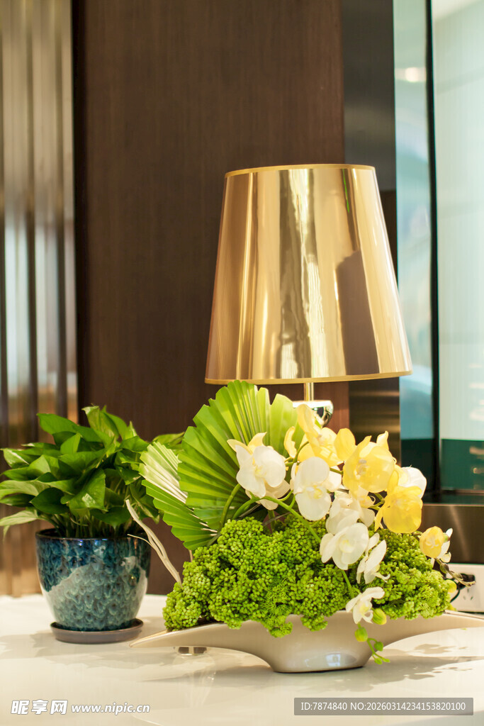 室内雅致花卉装饰摆件