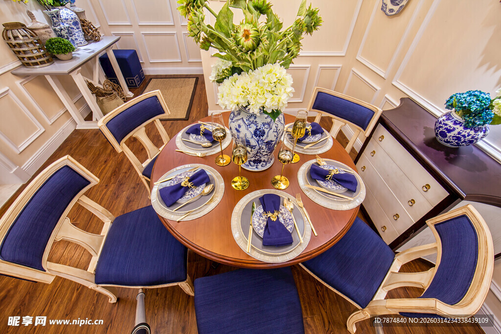 优雅圆桌餐厅布置场景