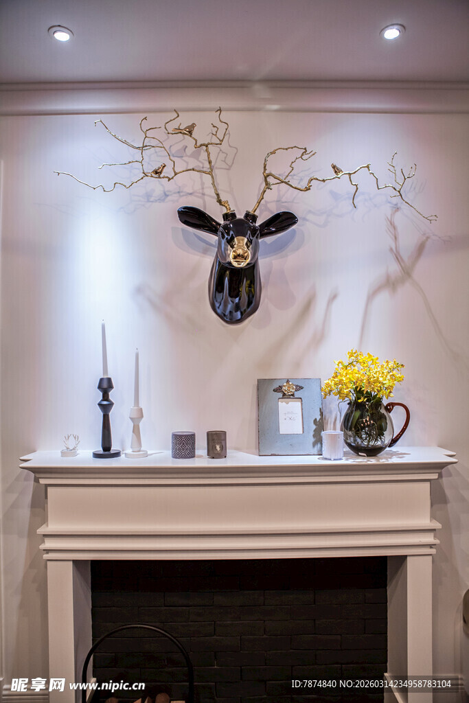 简约壁炉装饰 鹿头艺术风