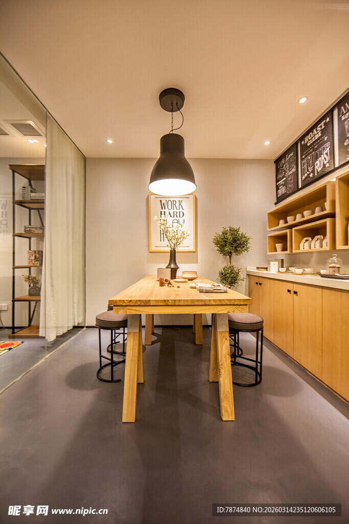 现代简约风温馨餐厅空间