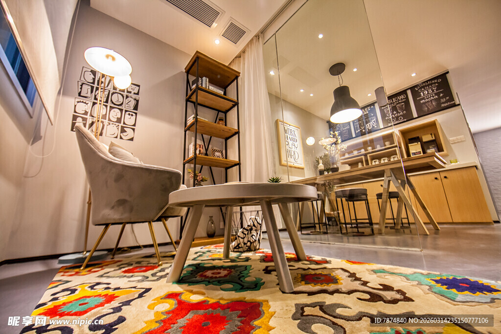 温馨多彩的室内休闲角落