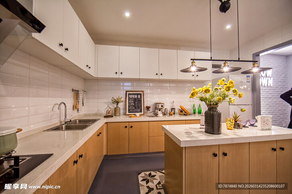 现代简约风格温馨厨房空间