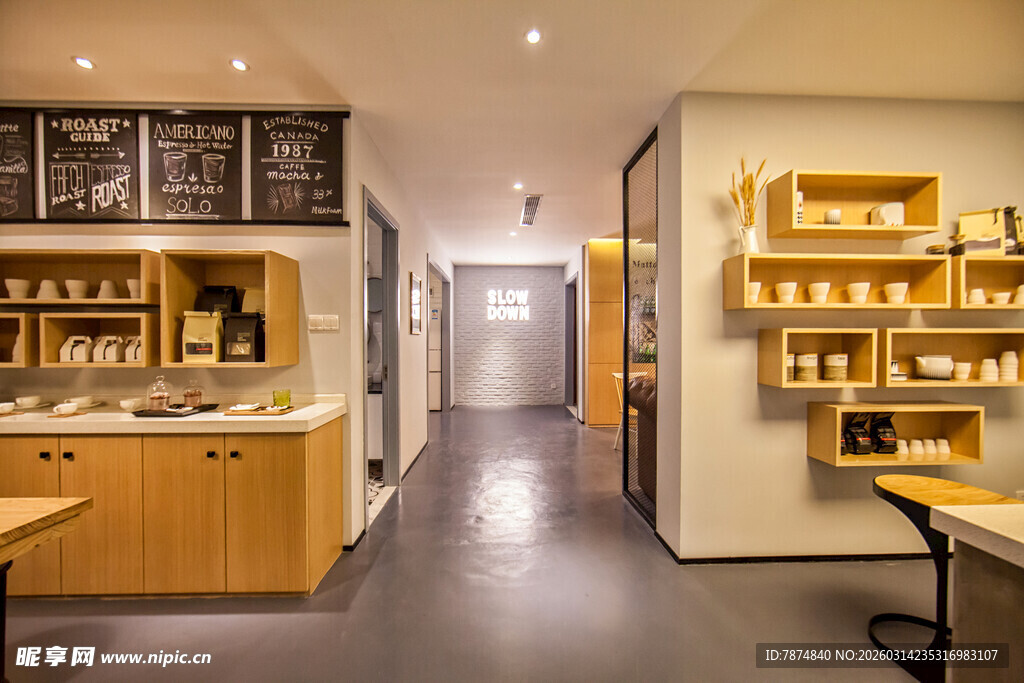 现代简约风格的室内展示空间