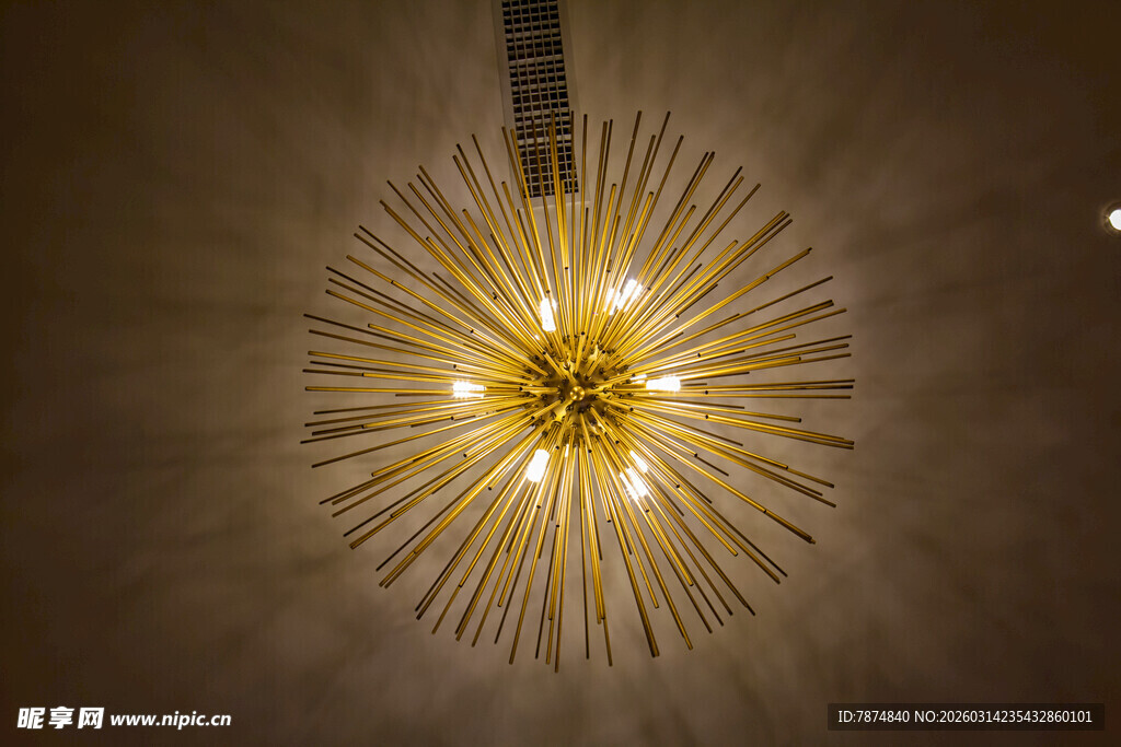 金色放射状创意吊灯