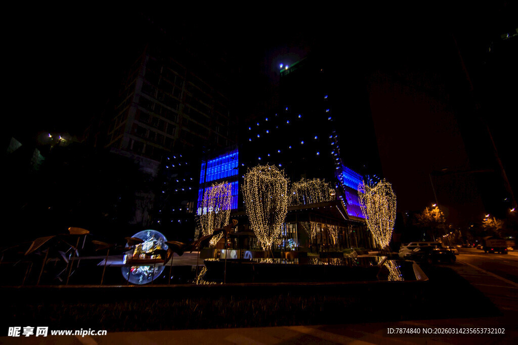 夜晚璀璨的舞台灯光秀