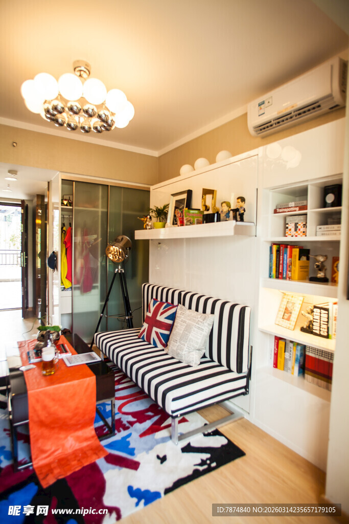 时尚多彩的客厅休闲角落