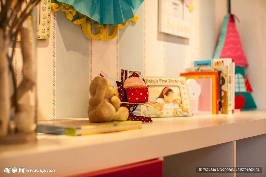 可爱儿童房书架装饰摆件