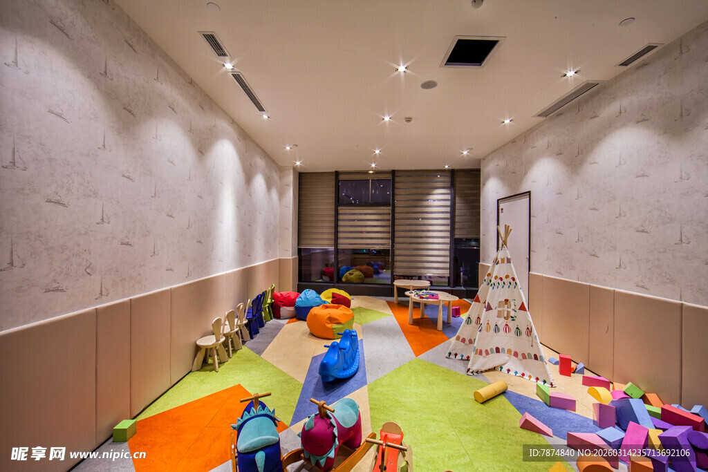 室内多彩儿童游乐空间