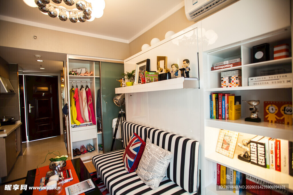 温馨多彩的个性室内角落