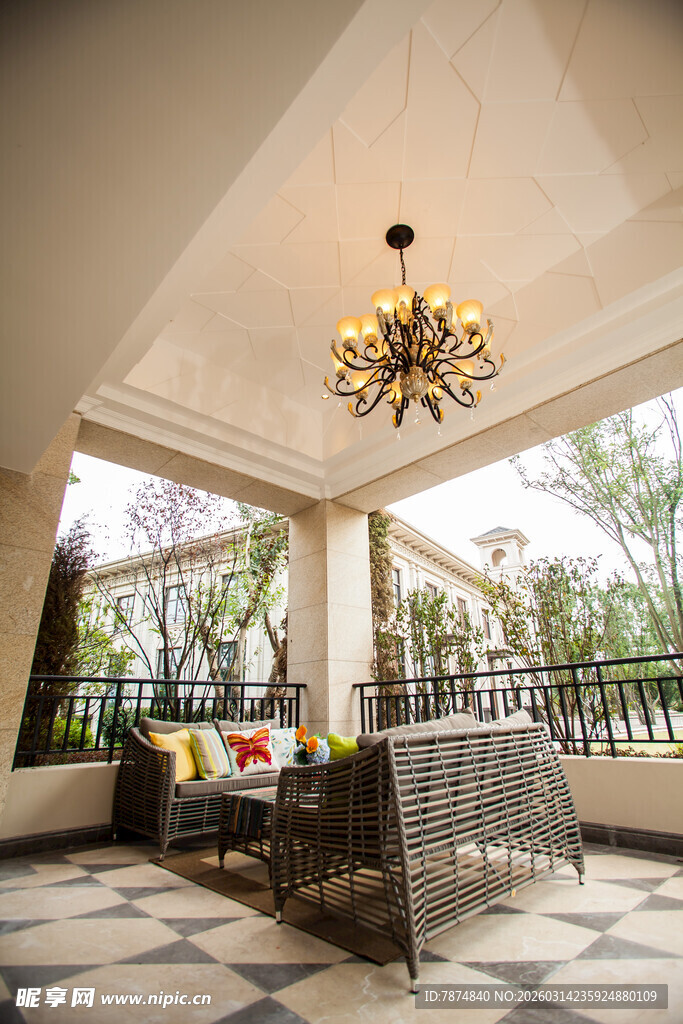 优雅露台客厅吊灯装饰