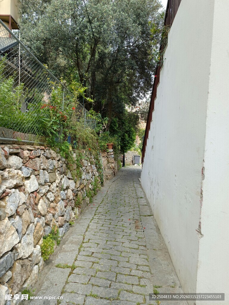 狭窄石砌小巷