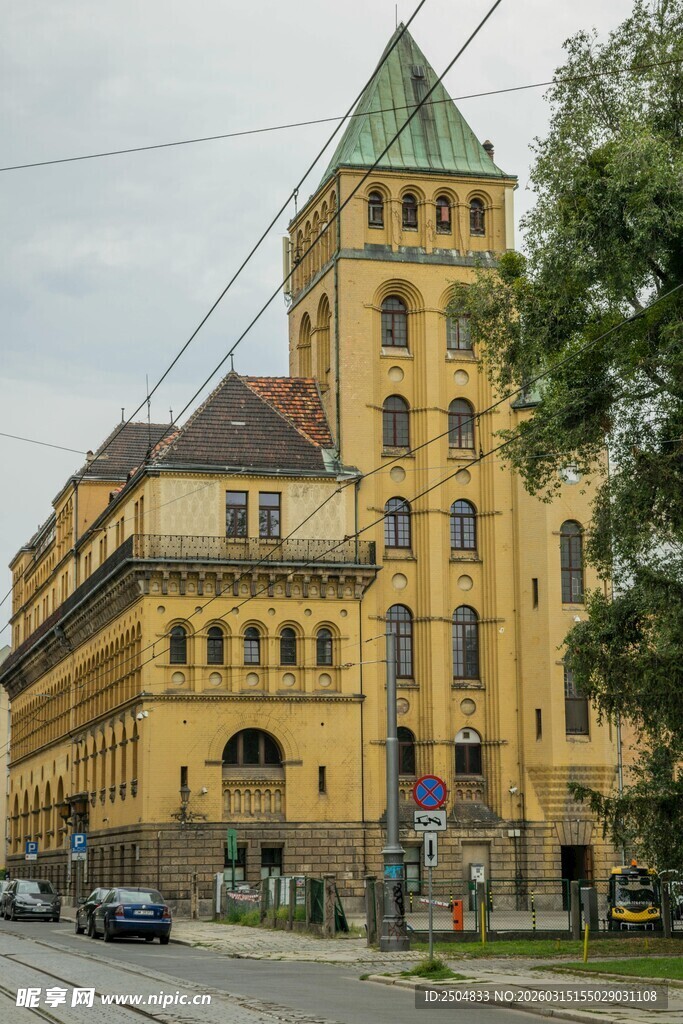 欧式古典风格黄色建筑