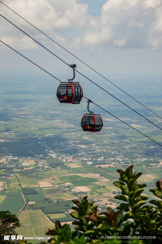 高空缆车俯瞰美丽景致