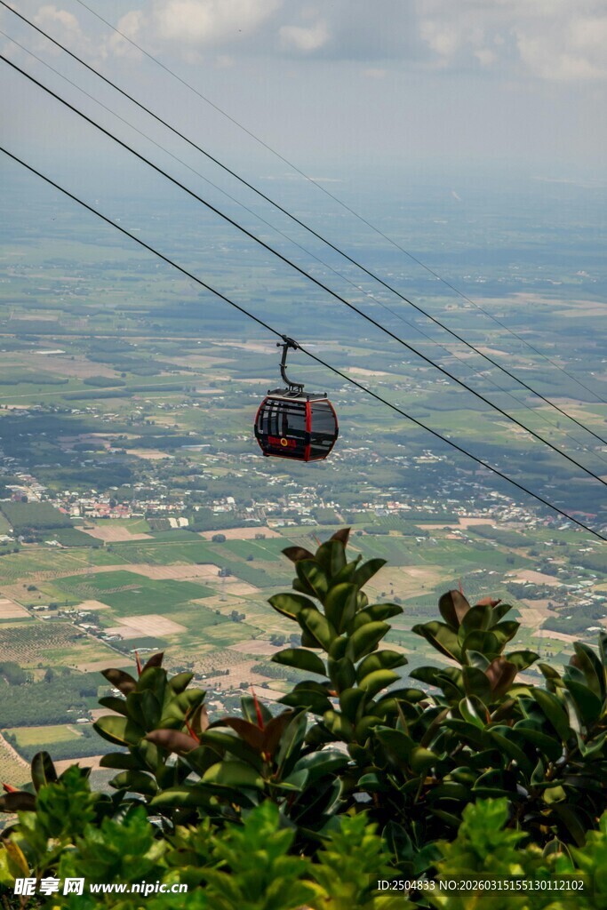 高空缆车俯瞰美丽景致