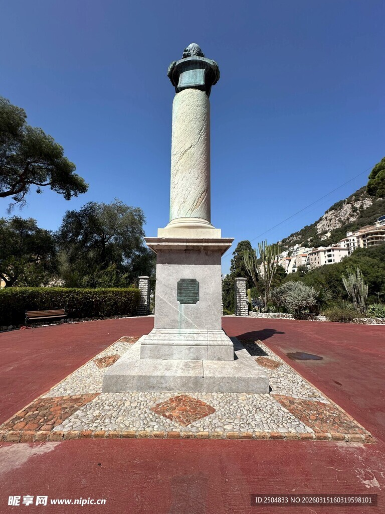 海边灯塔纪念碑