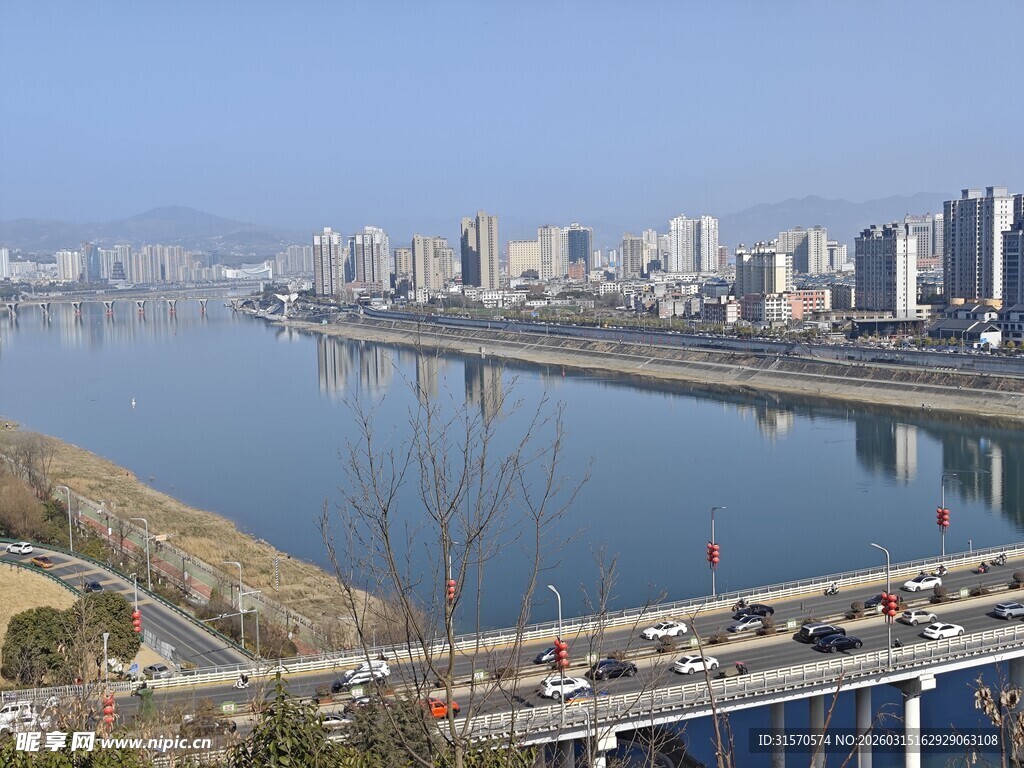 城市江畔风光美景