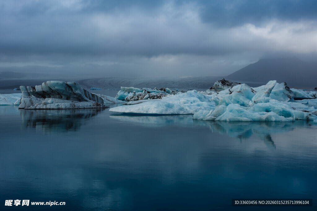 冰川湖景