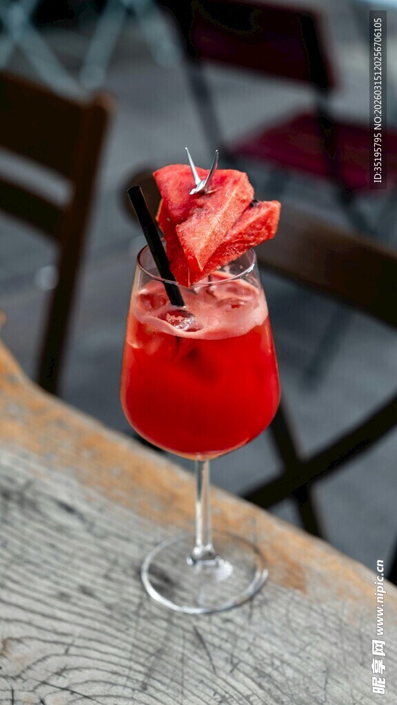 红色西瓜鸡尾酒