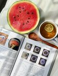 夏日阅读时光与美味西瓜