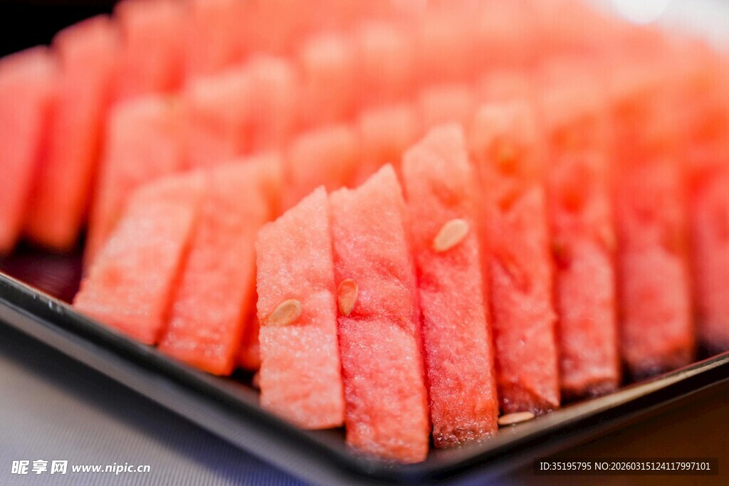 新鲜切好的西瓜块