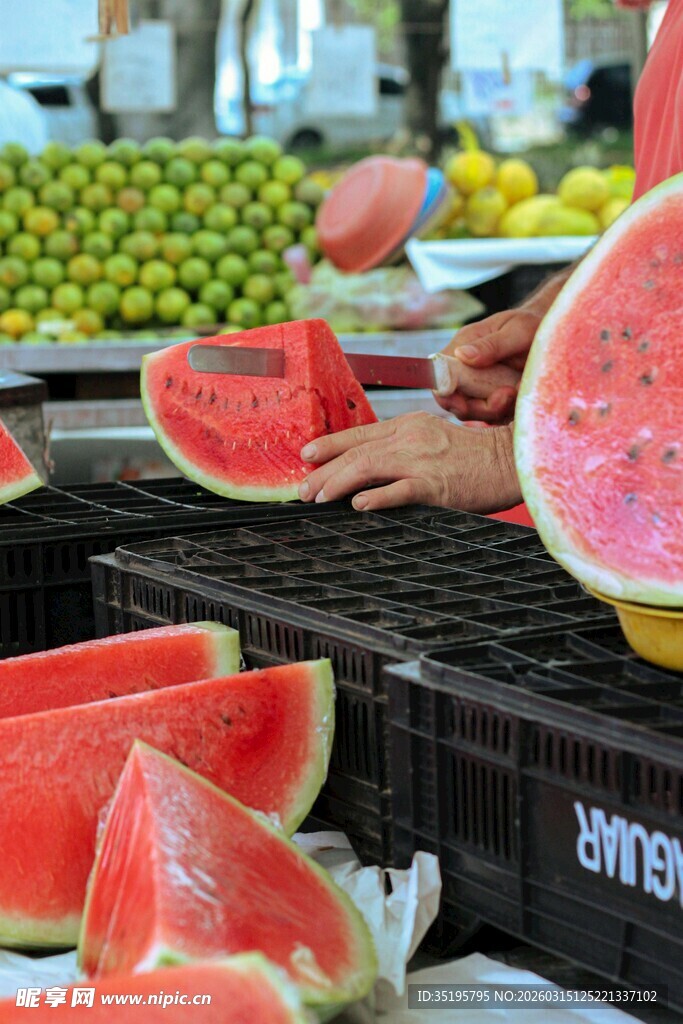 切西瓜现场展示