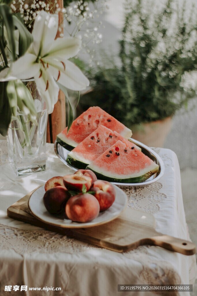 夏日户外精致水果餐桌布置