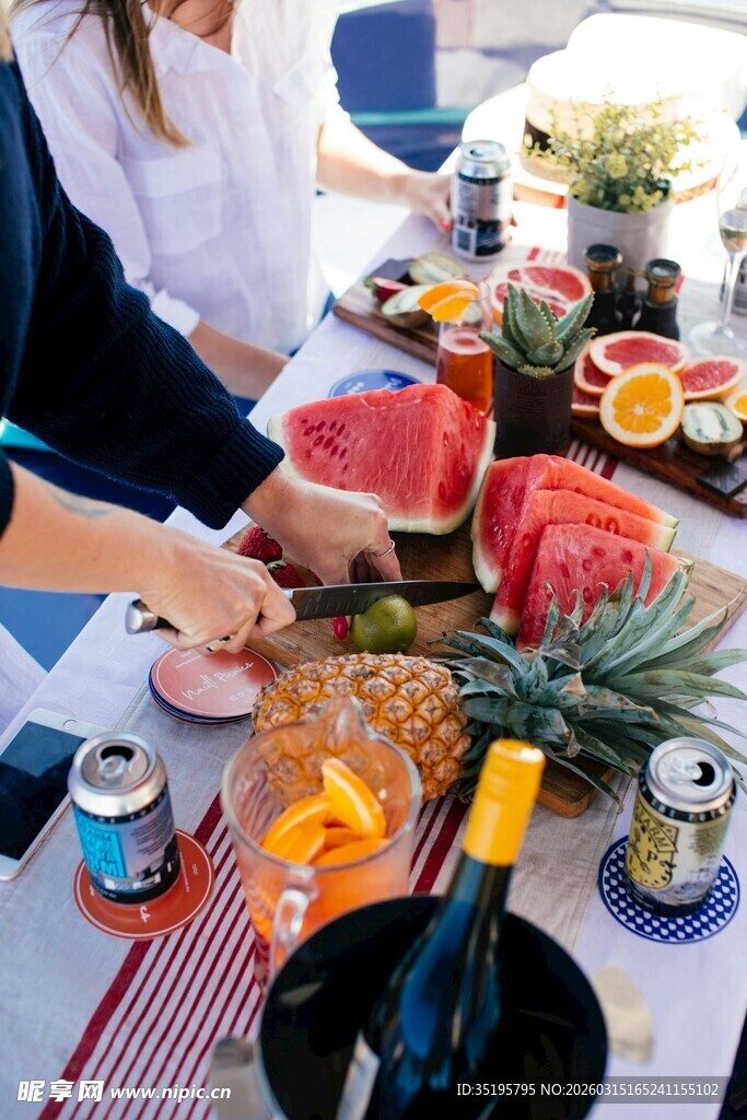 户外野餐的缤纷美食时刻